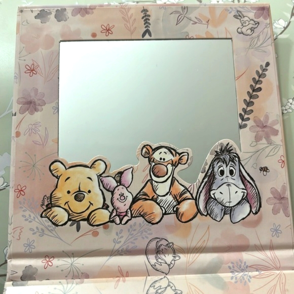 Disney Winnie the Pooh Eyeshadow Palette Total Net Wt 0.42 oz(12g) - Picture 4 of 8